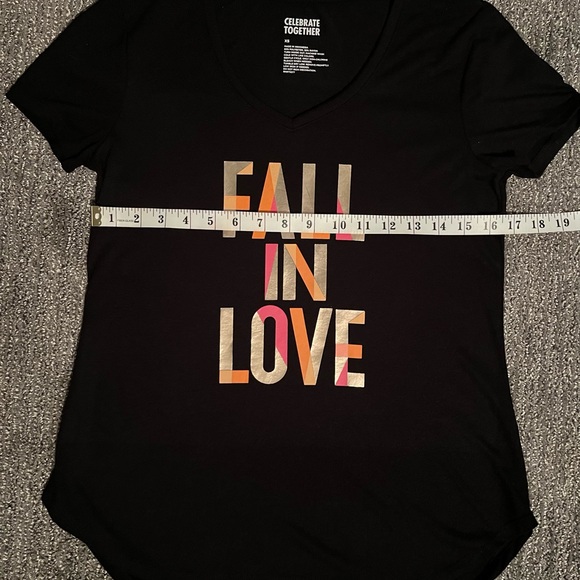 Fall In Love Tee Size XS - Picture 7 of 9